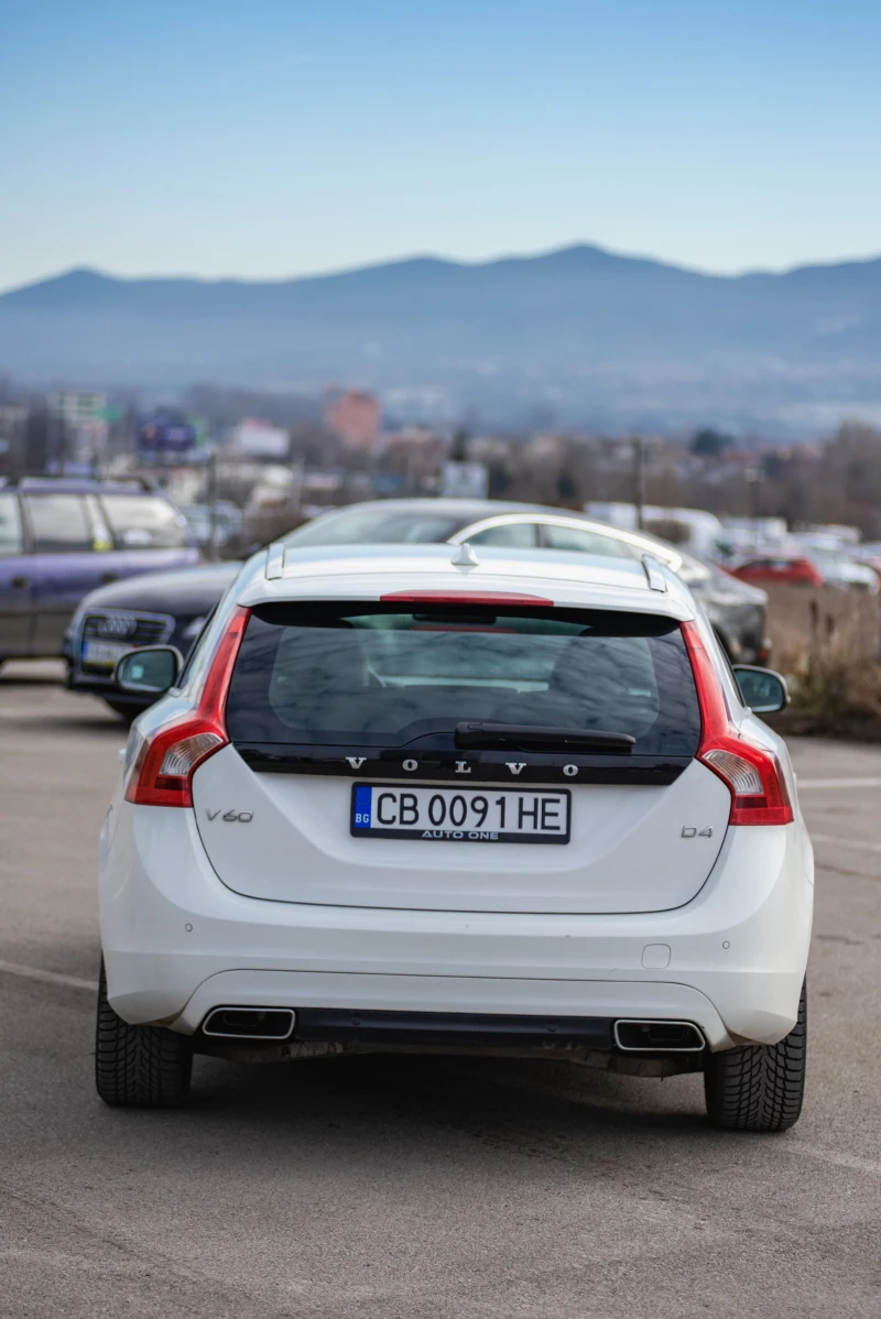 Volvo V60, снимка 4 - Автомобили и джипове - 48854076