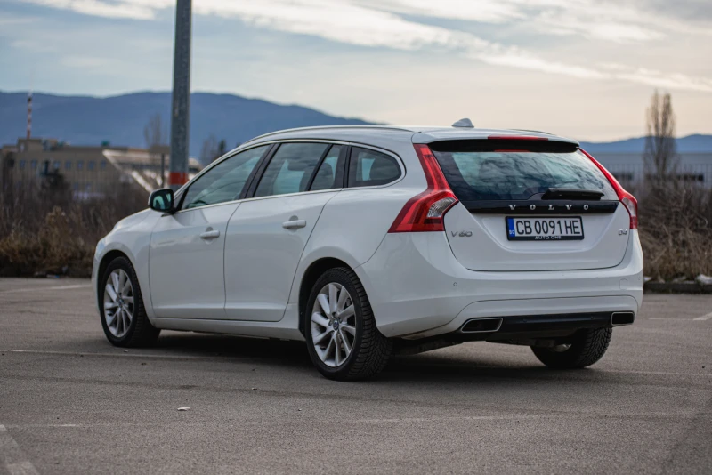 Volvo V60, снимка 3 - Автомобили и джипове - 48854076