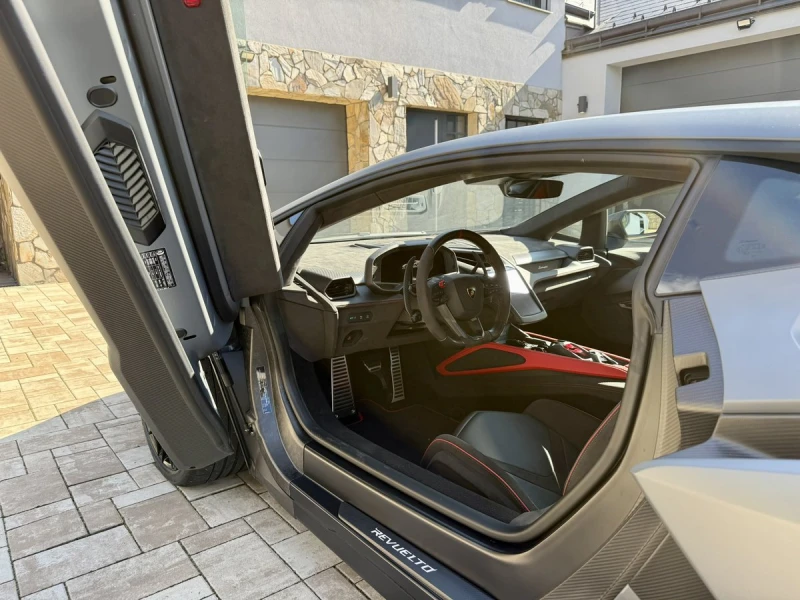 Lamborghini Revuelto, снимка 8 - Автомобили и джипове - 51451019