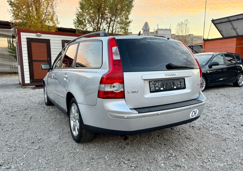 Volvo V50 2.5T * * КОЖА * * 6 скорости * * ТОП, снимка 2 - Автомобили и джипове - 52398657