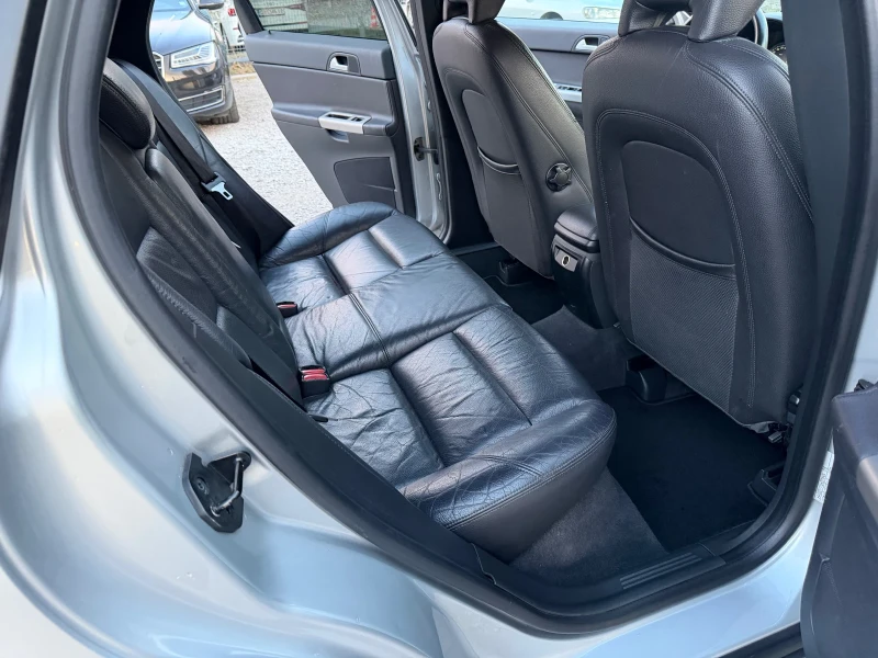 Volvo V50 2.5T * * КОЖА * * 6 скорости * * ТОП, снимка 13 - Автомобили и джипове - 52398657