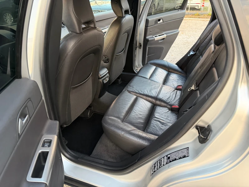 Volvo V50 2.5T * * КОЖА * * 6 скорости * * ТОП, снимка 11 - Автомобили и джипове - 52398657
