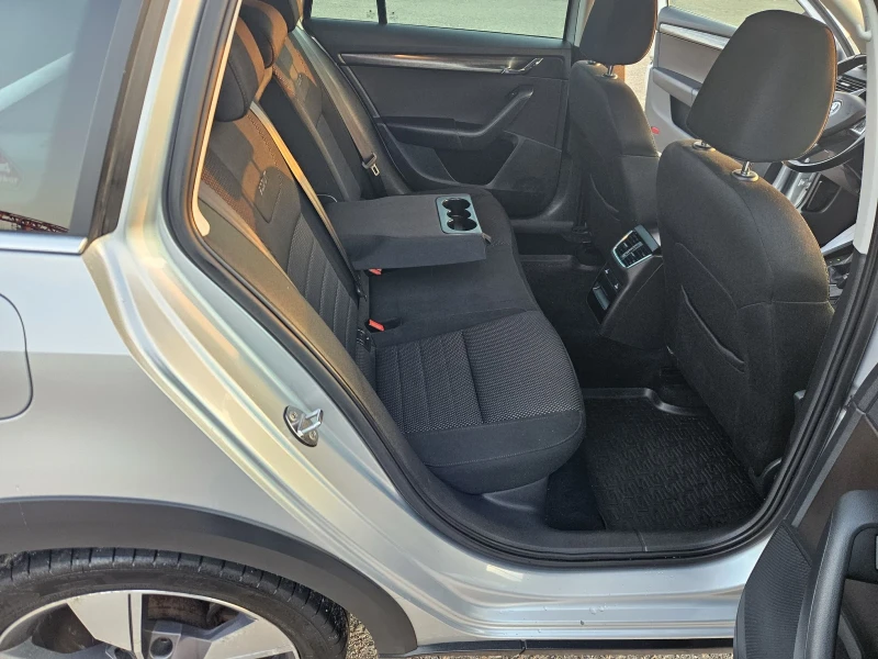 Skoda Octavia 2.0tdi 184ps scout 4x4 automat, снимка 9 - Автомобили и джипове - 52441651