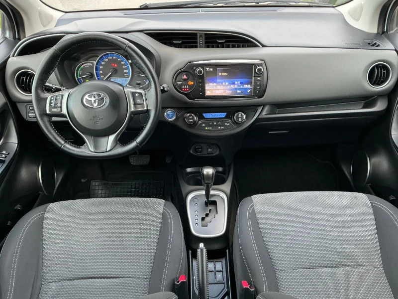 Toyota Yaris 1.5 HYbrid, снимка 12 - Автомобили и джипове - 52697419