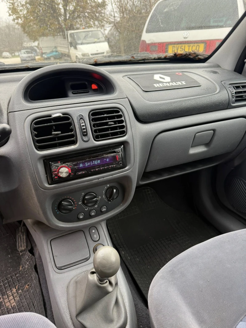 Renault Clio 1.9D  klima, снимка 16 - Автомобили и джипове - 52887709