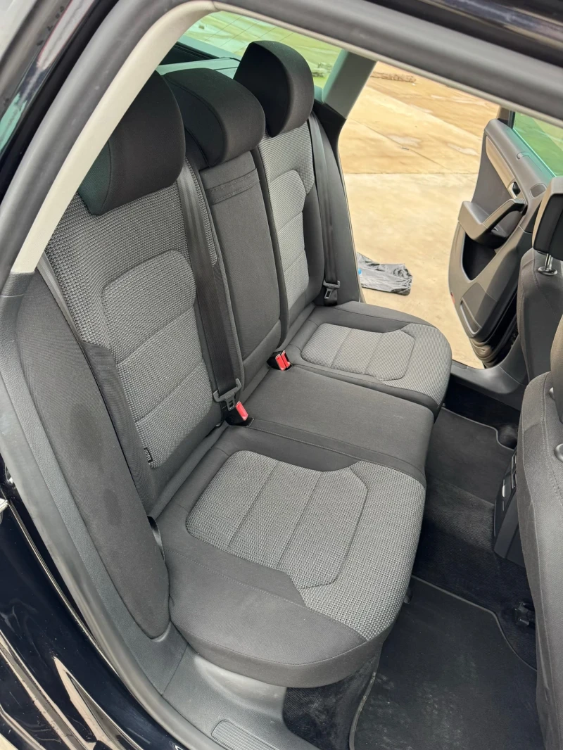 VW Passat  1.6 TDI, снимка 9 - Автомобили и джипове - 52896266