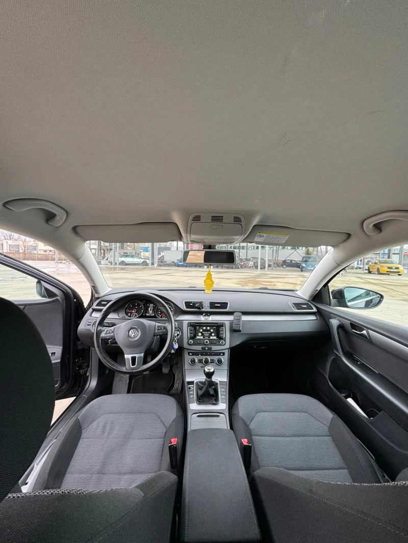 VW Passat  1.6 TDI, снимка 14 - Автомобили и джипове - 52896266