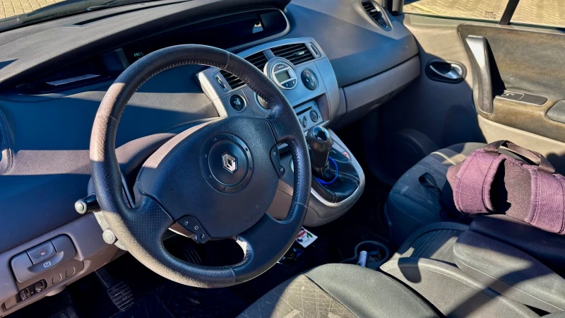 Renault Scenic, снимка 3 - Автомобили и джипове - 52950941