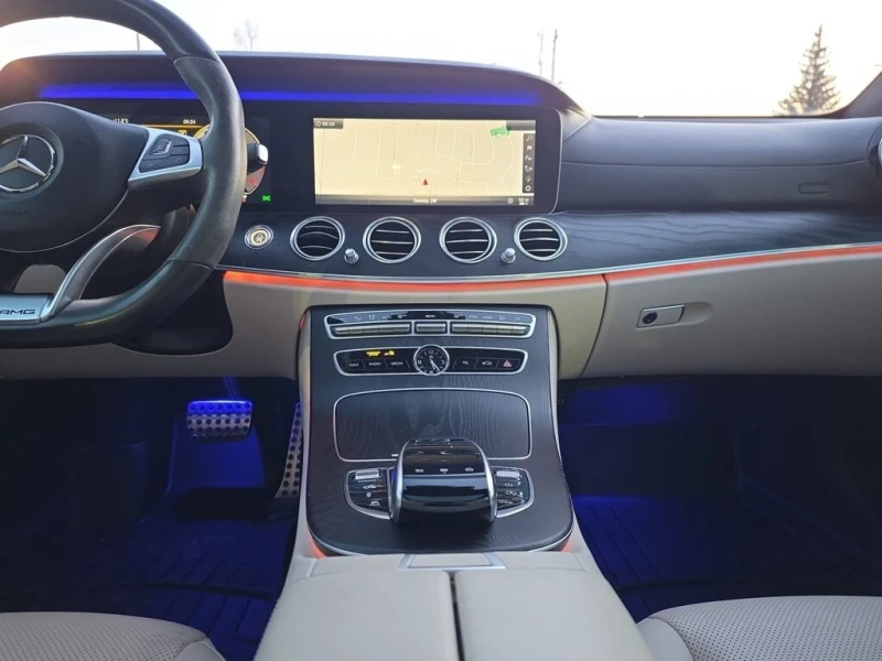 Mercedes-Benz E 43 AMG CARFAX * * АВТО КРЕДИТ * * , снимка 10 - Автомобили и джипове - 53330901