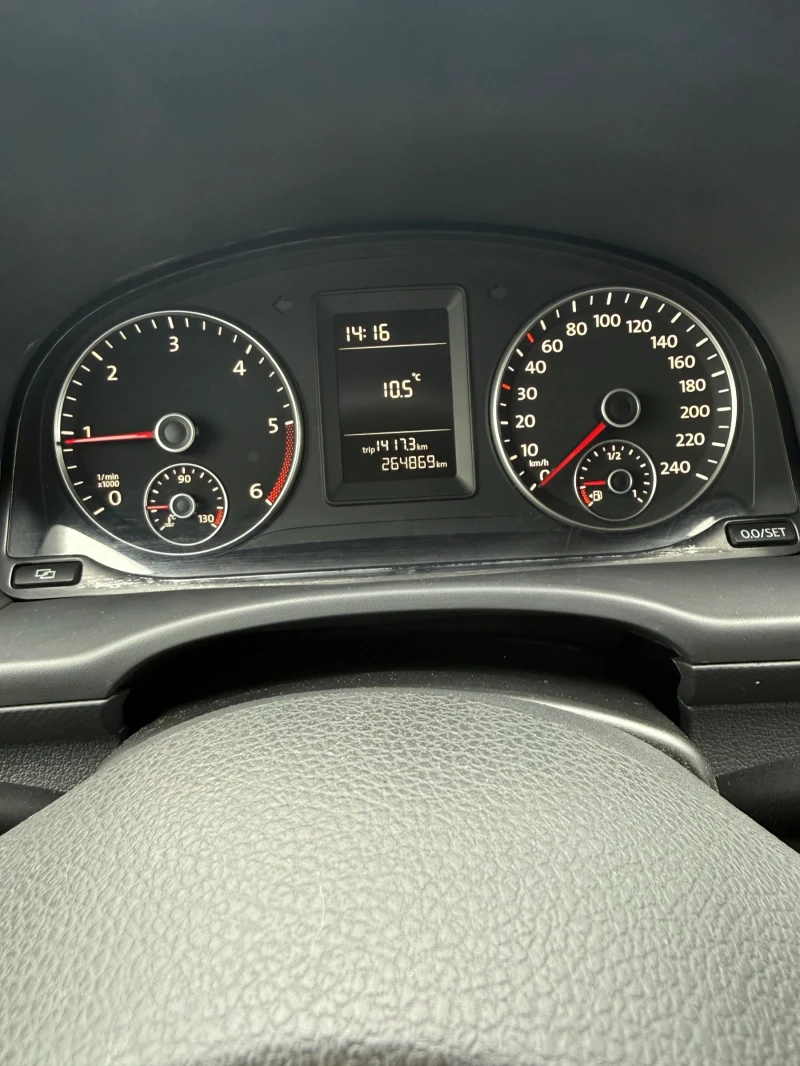 VW Caddy Maxi 1.6TDI, снимка 10 - Автомобили и джипове - 53583738