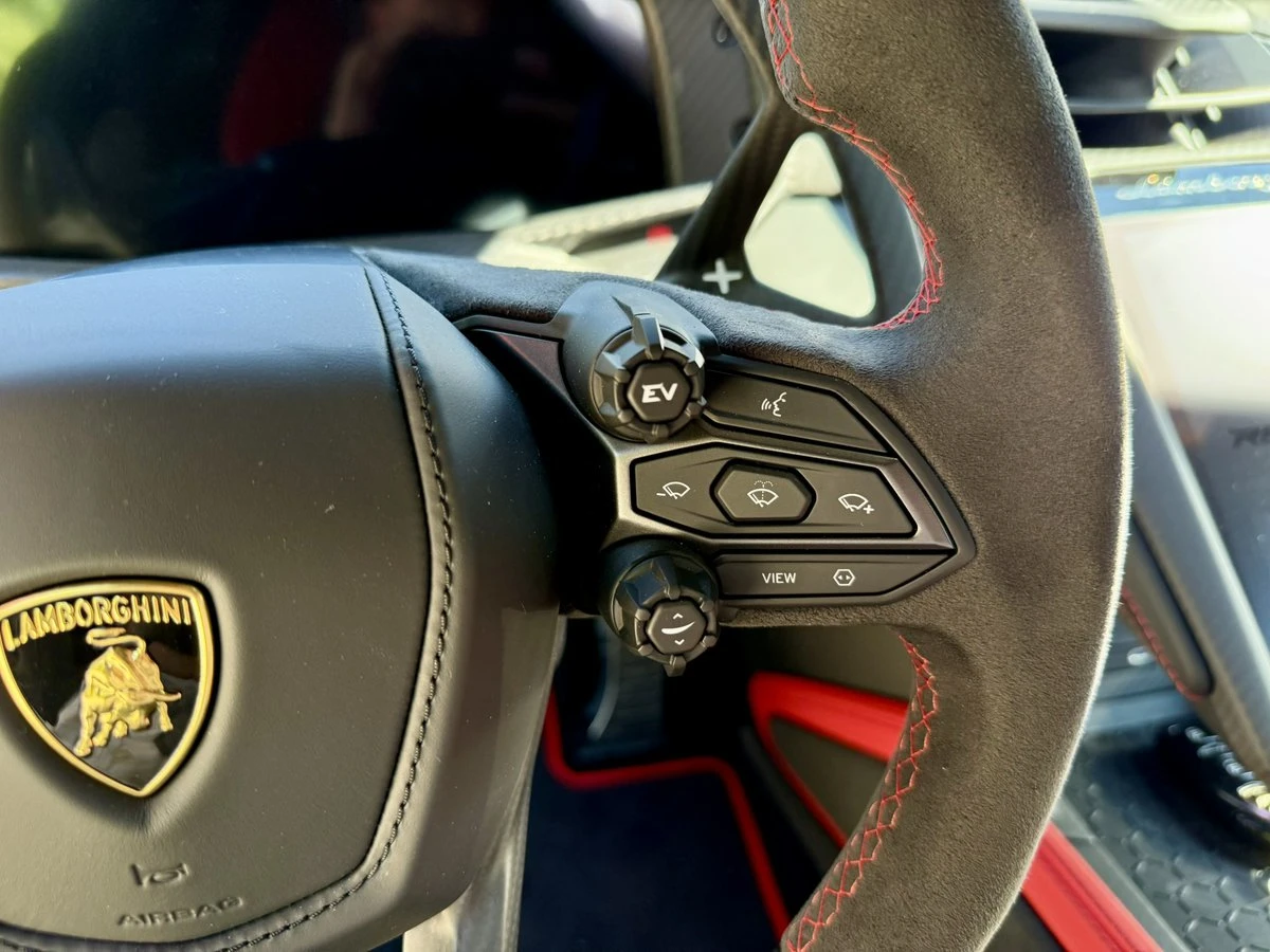 Lamborghini Revuelto | Mobile.bg   13