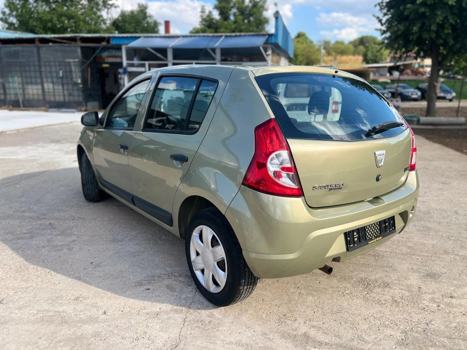 Dacia Sandero 1.4 - изображение 4