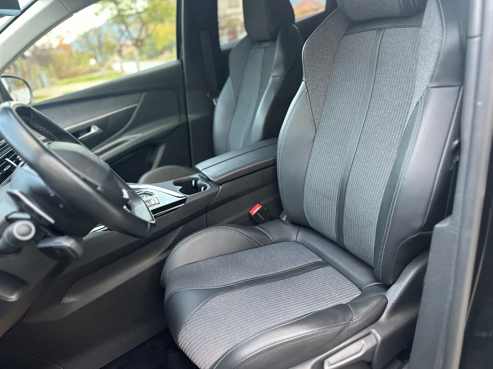 Peugeot 3008 1.6 Plug in Allure 56000km - изображение 8