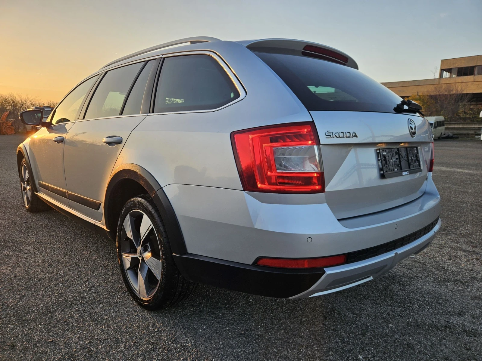 Skoda Octavia 2.0tdi 184ps scout 4x4 automat - изображение 2