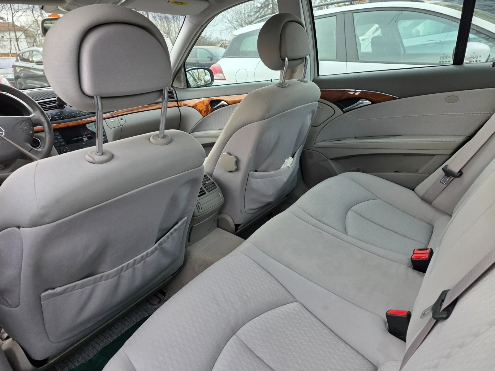 Mercedes-Benz E 200, снимка 7 - Автомобили и джипове - 52447078