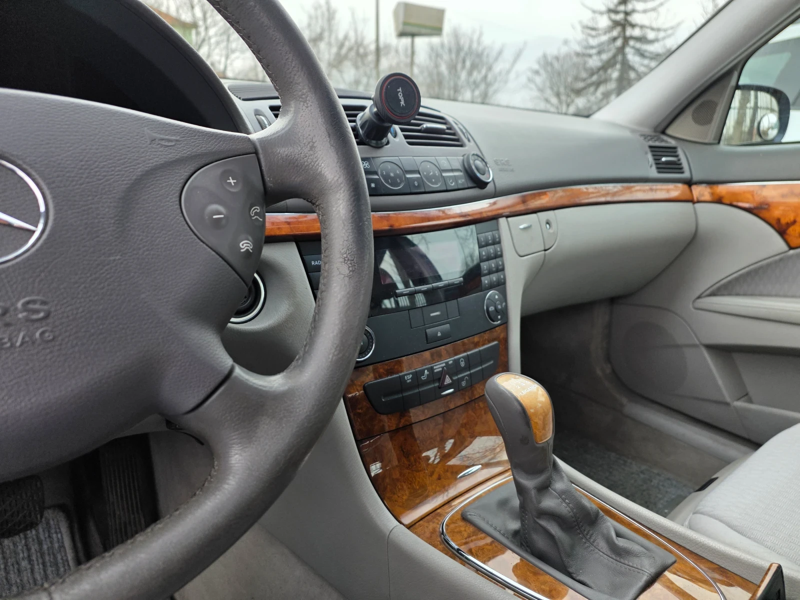 Mercedes-Benz E 200, снимка 5 - Автомобили и джипове - 52447078