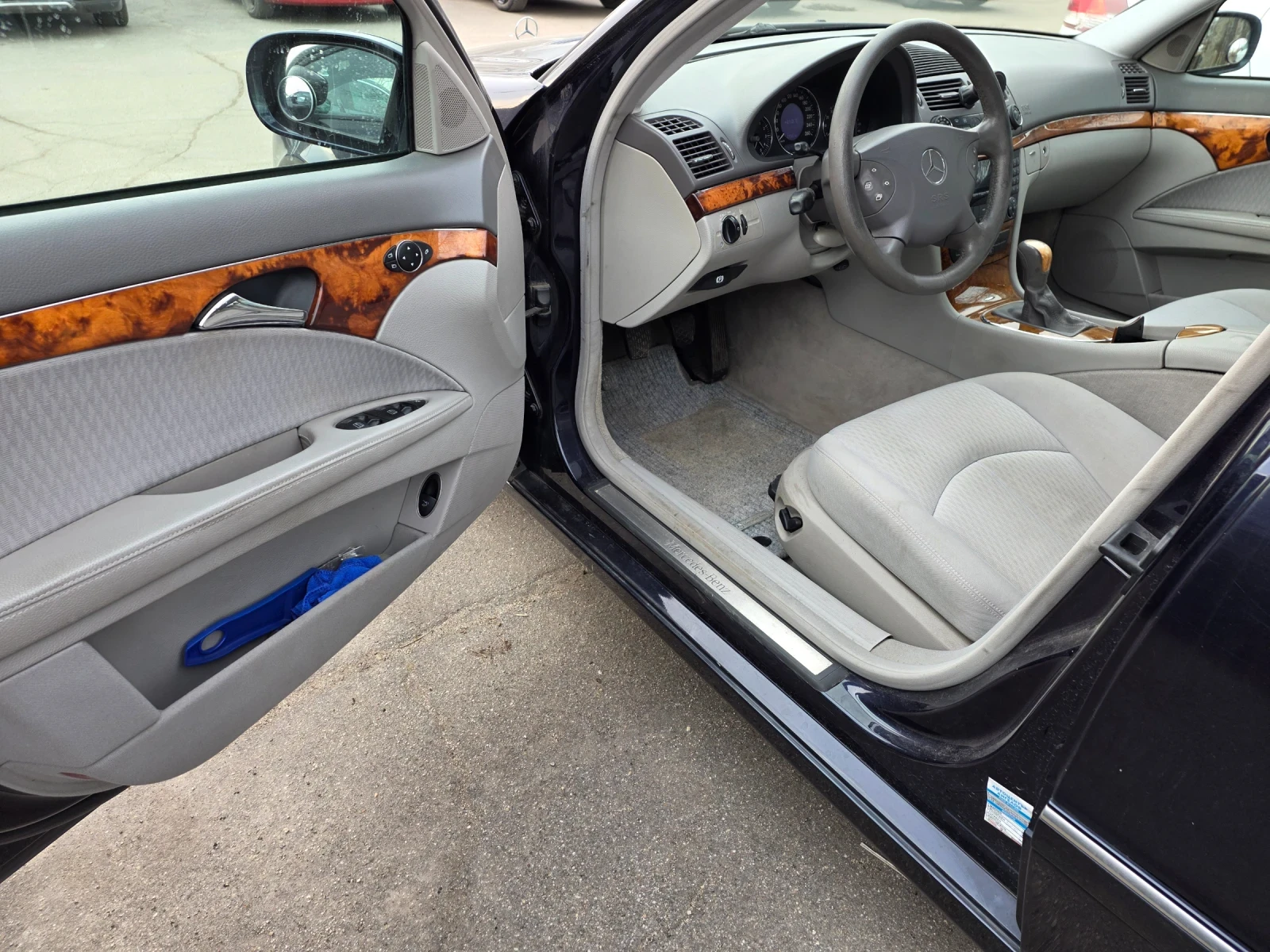 Mercedes-Benz E 200, снимка 6 - Автомобили и джипове - 52447078