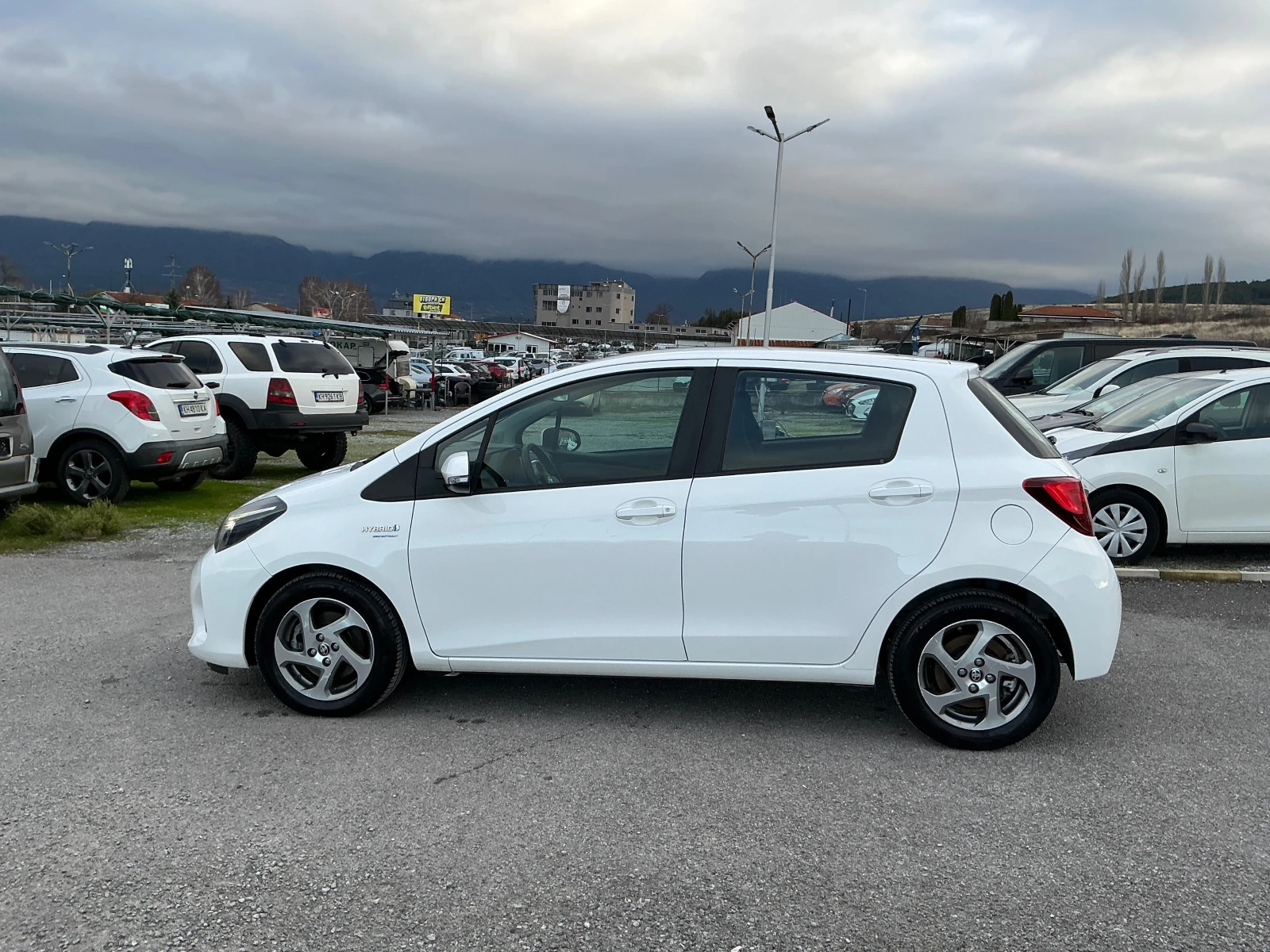 Toyota Yaris 1.5 HYbrid - изображение 5