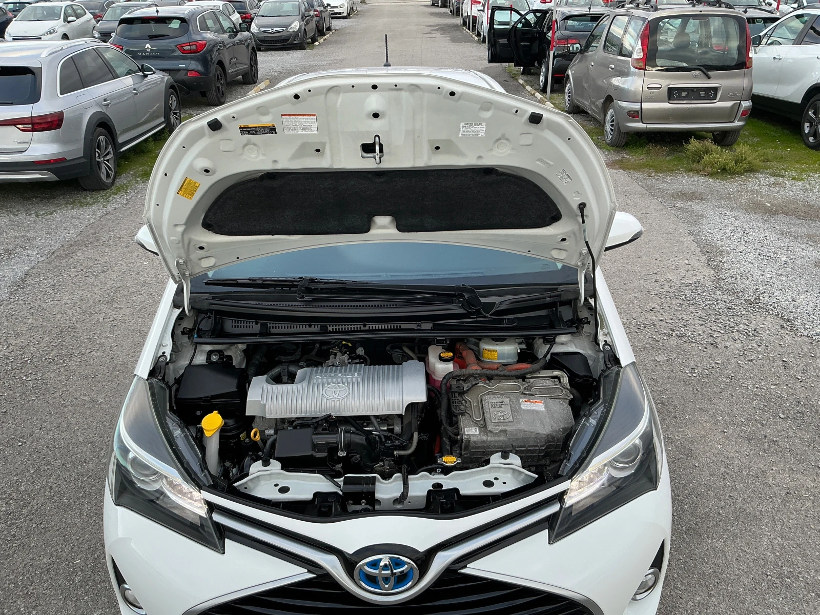 Toyota Yaris 1.5 HYbrid - изображение 9