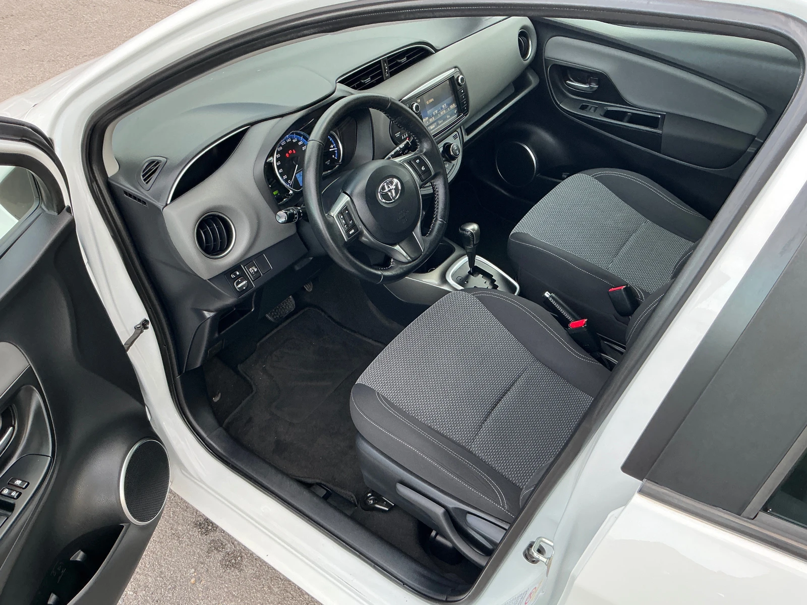 Toyota Yaris 1.5 HYbrid | Mobile.bg � ����������� 13