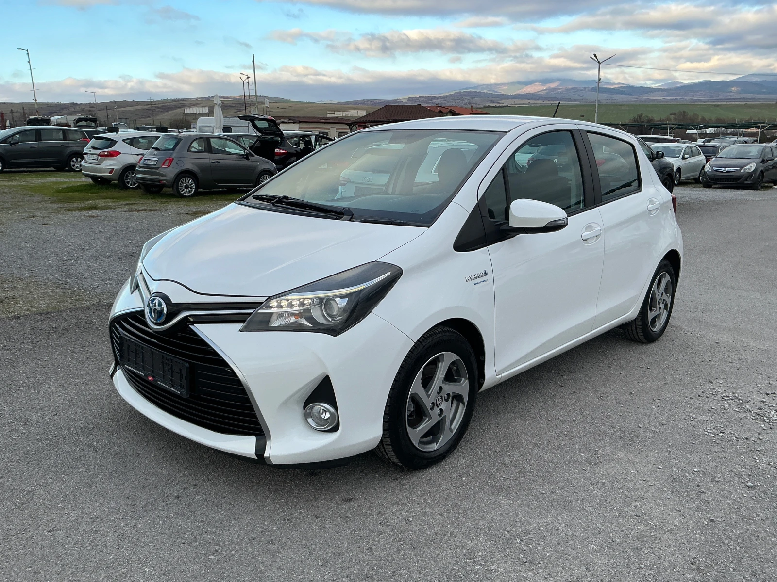 Toyota Yaris 1.5 HYbrid - изображение 3
