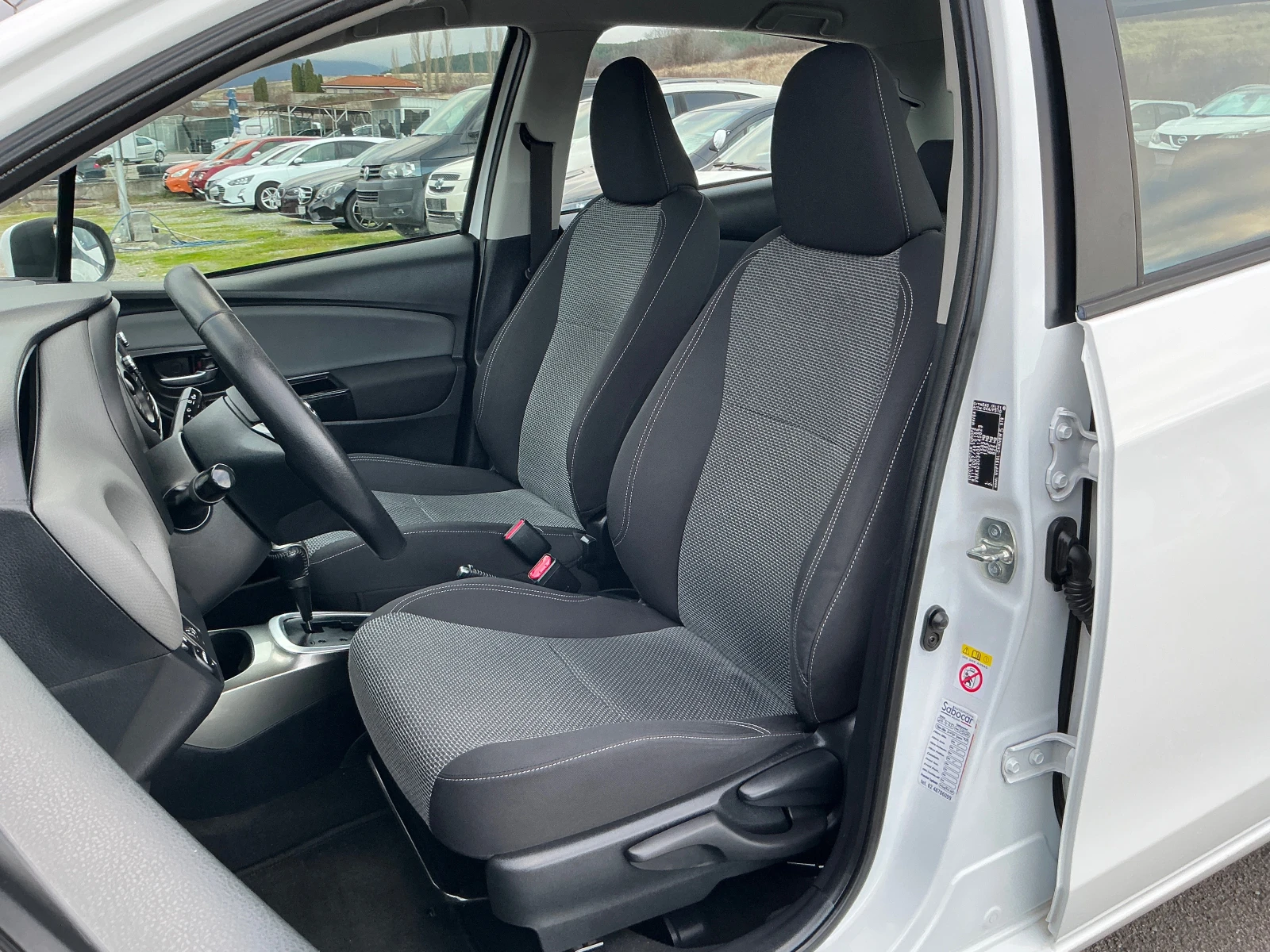 Toyota Yaris 1.5 HYbrid | Mobile.bg � ����������� 14