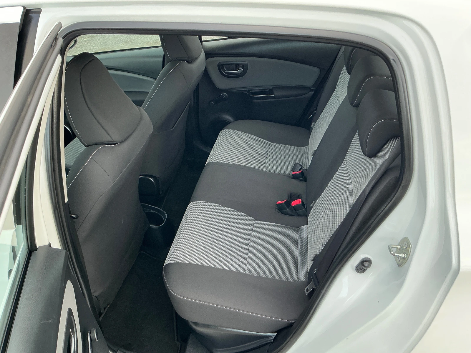 Toyota Yaris 1.5 HYbrid | Mobile.bg � ����������� 15