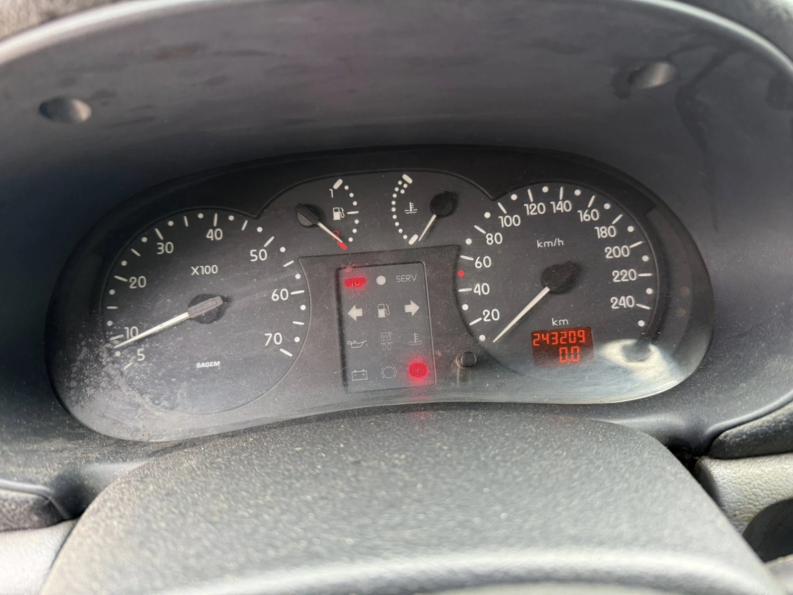 Renault Clio 1.9D  klima - изображение 9