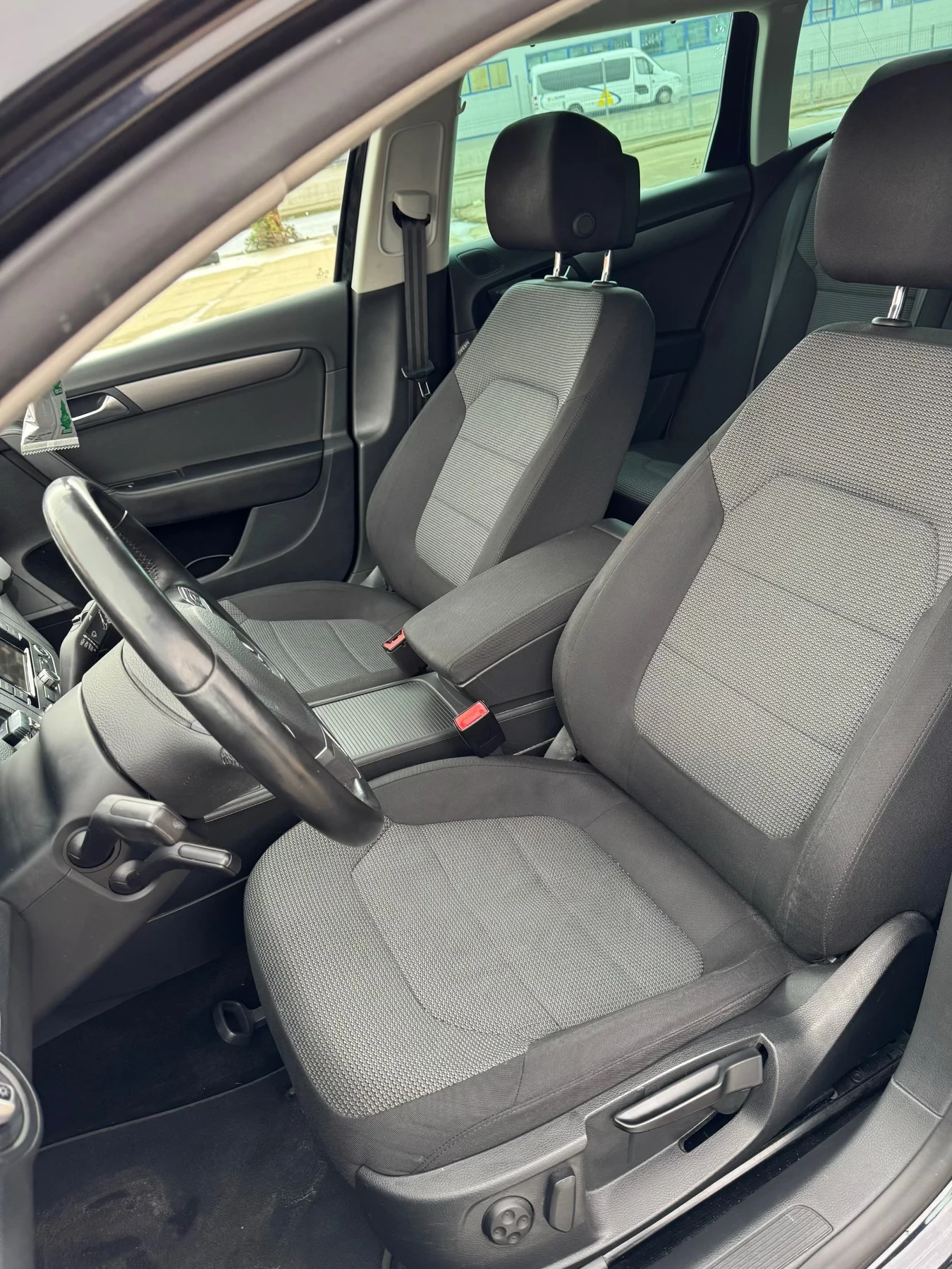 VW Passat  1.6 TDI - изображение 7