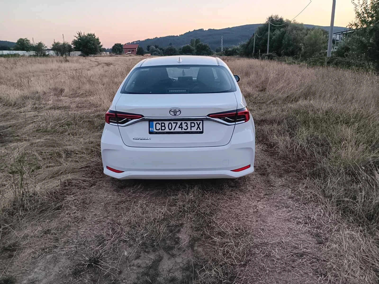 Toyota Corolla 1.6, снимка 4 - Автомобили и джипове - 54064864