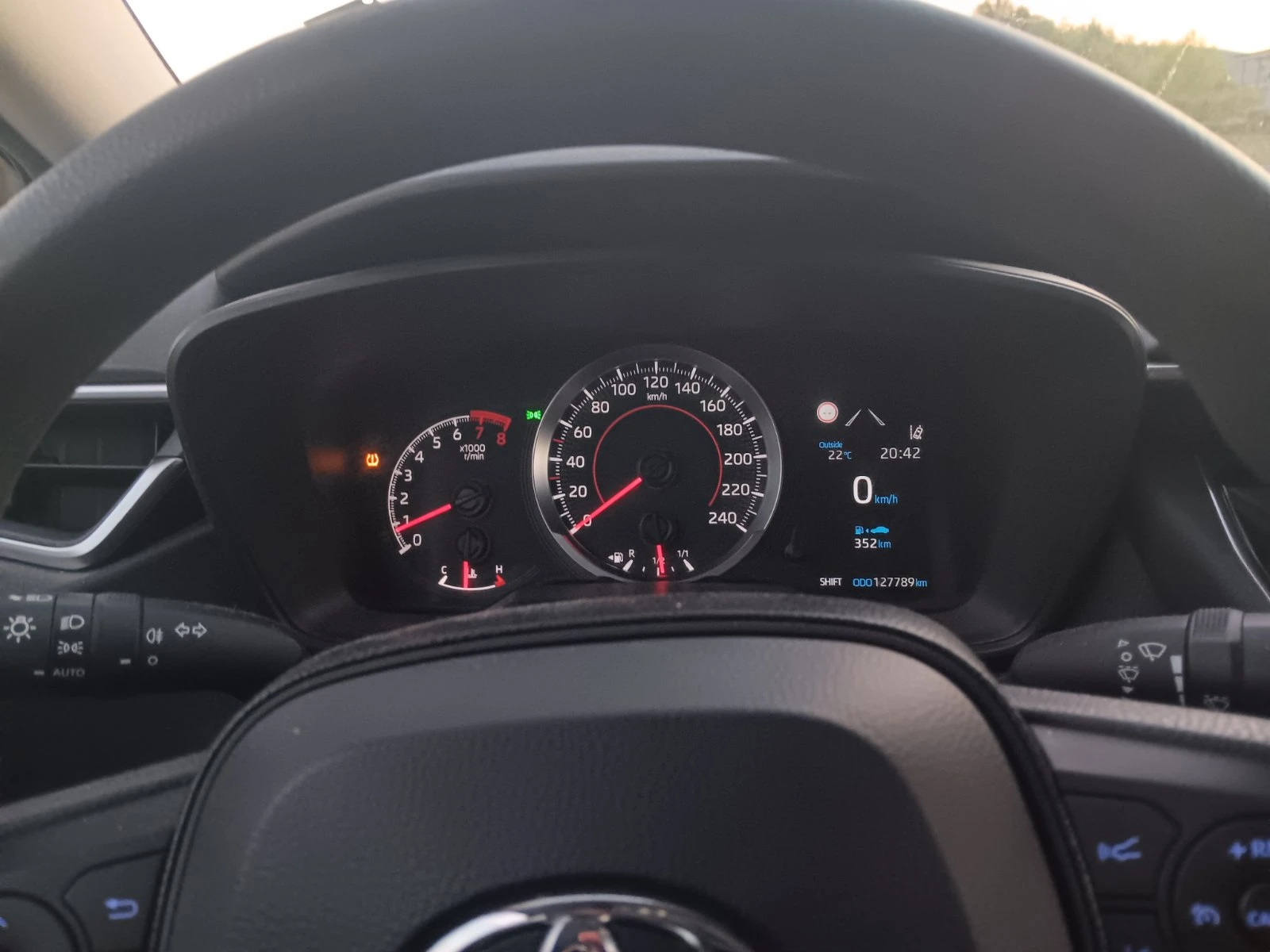 Toyota Corolla 1.6, снимка 6 - Автомобили и джипове - 54064864