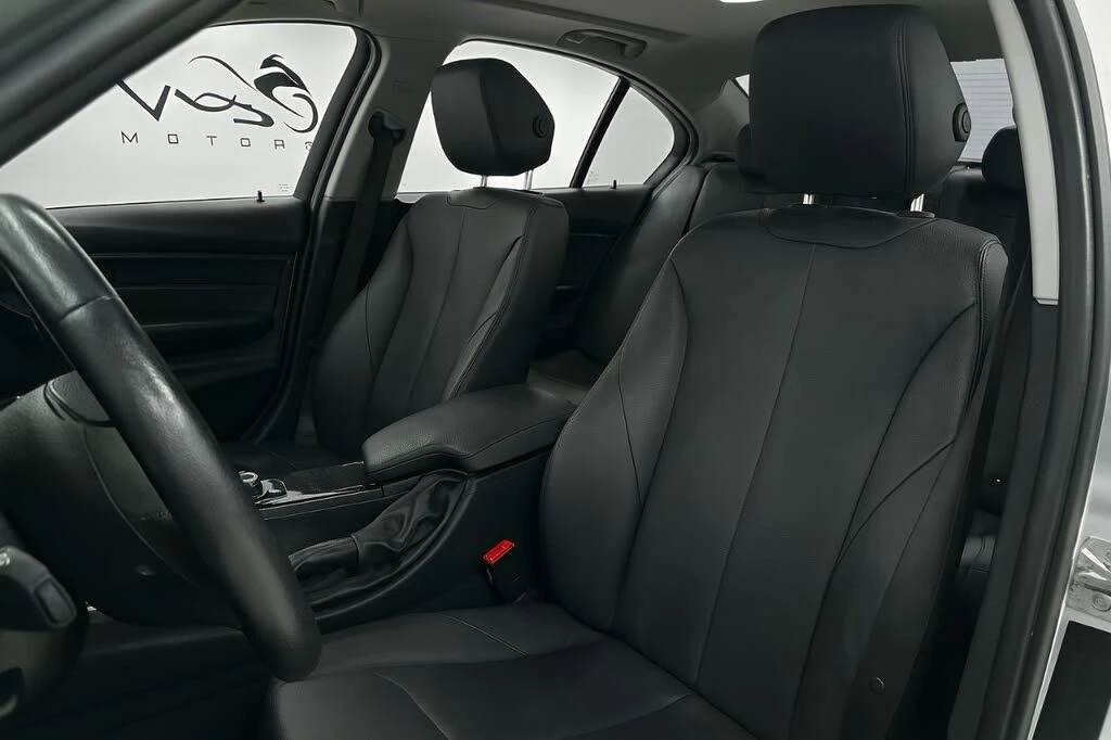 BMW 320 АвтоКредит* (ЦЕНА ДО БГ) 320i xDrive, снимка 11 - Автомобили и джипове - 54078371