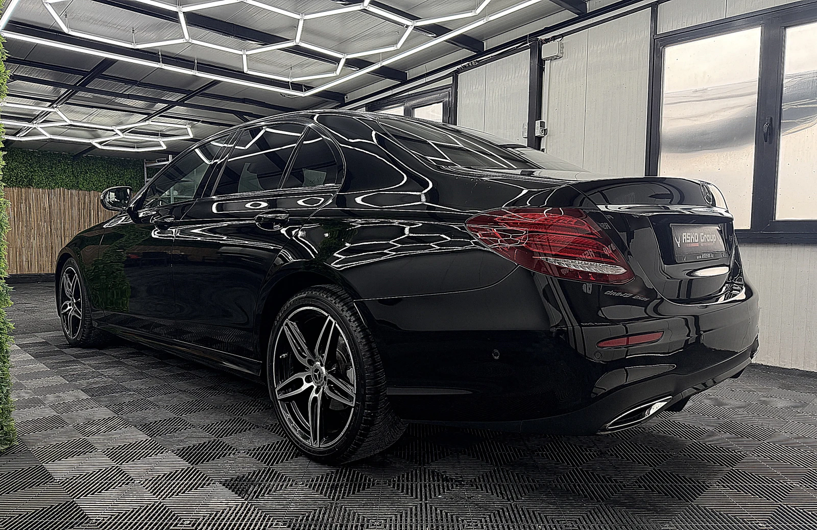 Mercedes-Benz E 220 AMG-line/DIGITAL/KeylessGO/TOP!!!/СОБСТВЕН ЛИЗИНГ, снимка 4 - Автомобили и джипове - 54379704