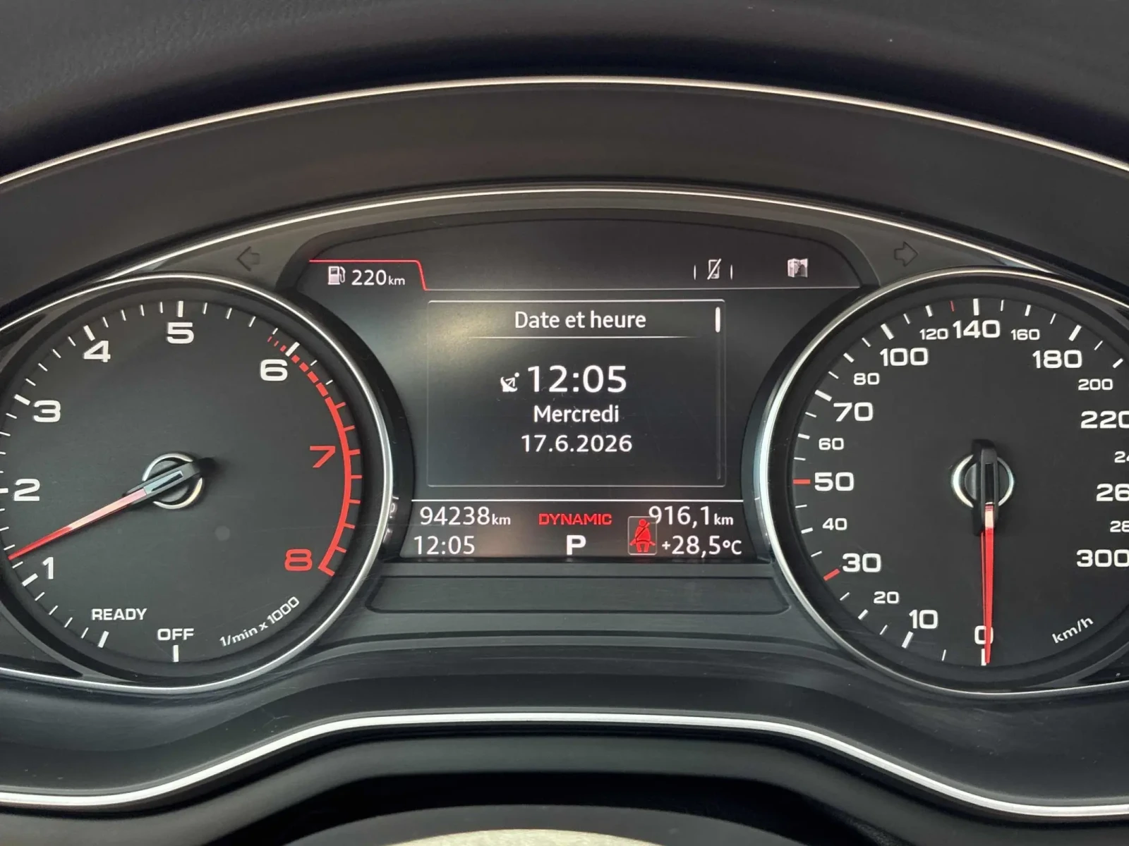 Audi A4 Progressiv * Keyless * CARFAX * АВТО КРЕДИТ * , снимка 8 - Автомобили и джипове - 54950054