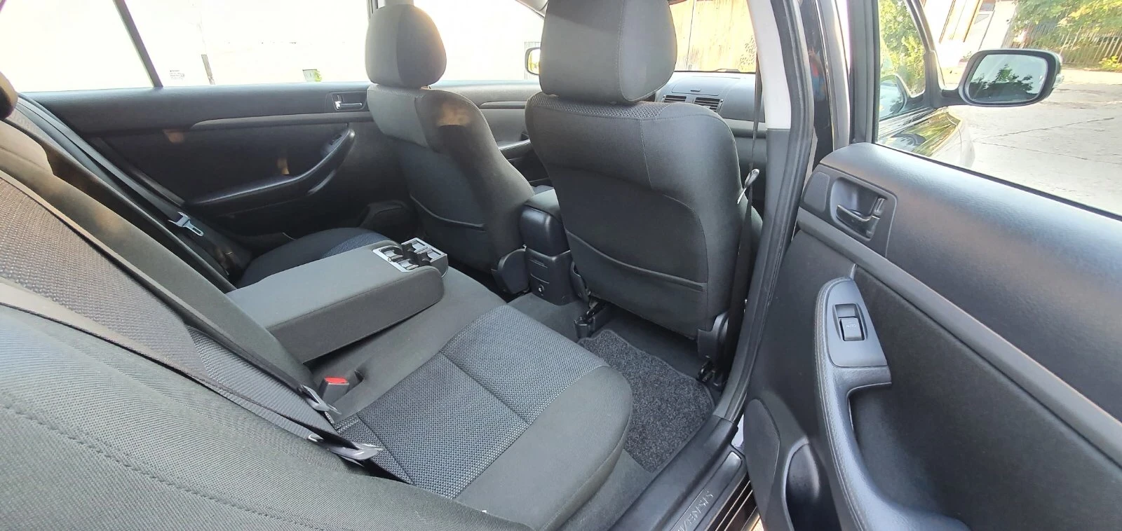 Toyota Avensis, снимка 4 - Автомобили и джипове - 55633972