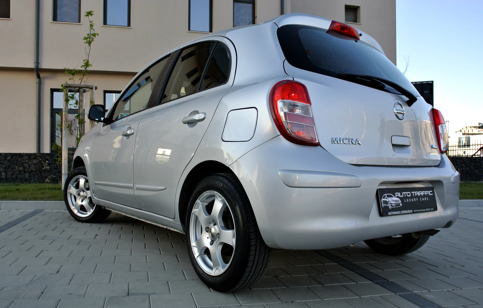 Nissan Micra РЕГИСТРИРАН * 1.2* КЛИМАТРОНИК* ЕВРО5В* АВТОПИЛОТ*, снимка 4 - Автомобили и джипове - 55853284