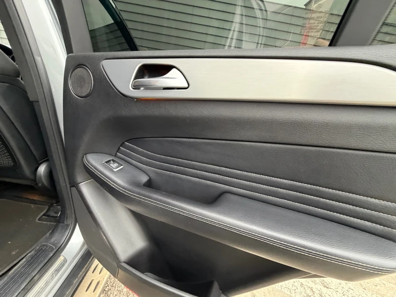 Mercedes-Benz ML 350 AMG* LED* Регистриран* Шибедах* , снимка 9 - Автомобили и джипове - 52812914