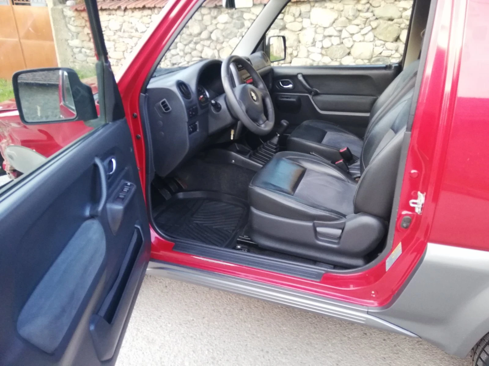 Suzuki Jimny 1.3 - изображение 7