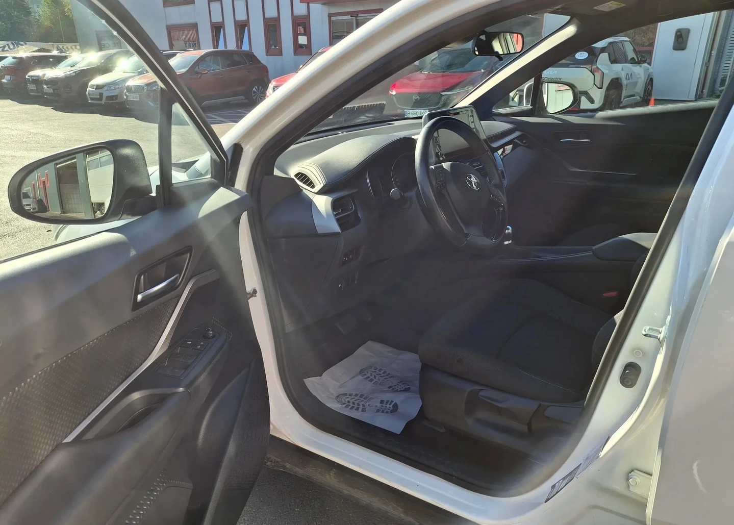 Toyota C-HR 1.8 HSD , снимка 5 - Автомобили и джипове - 54367454