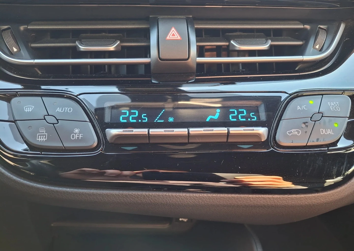 Toyota C-HR 1.8 HSD , снимка 8 - Автомобили и джипове - 54367454