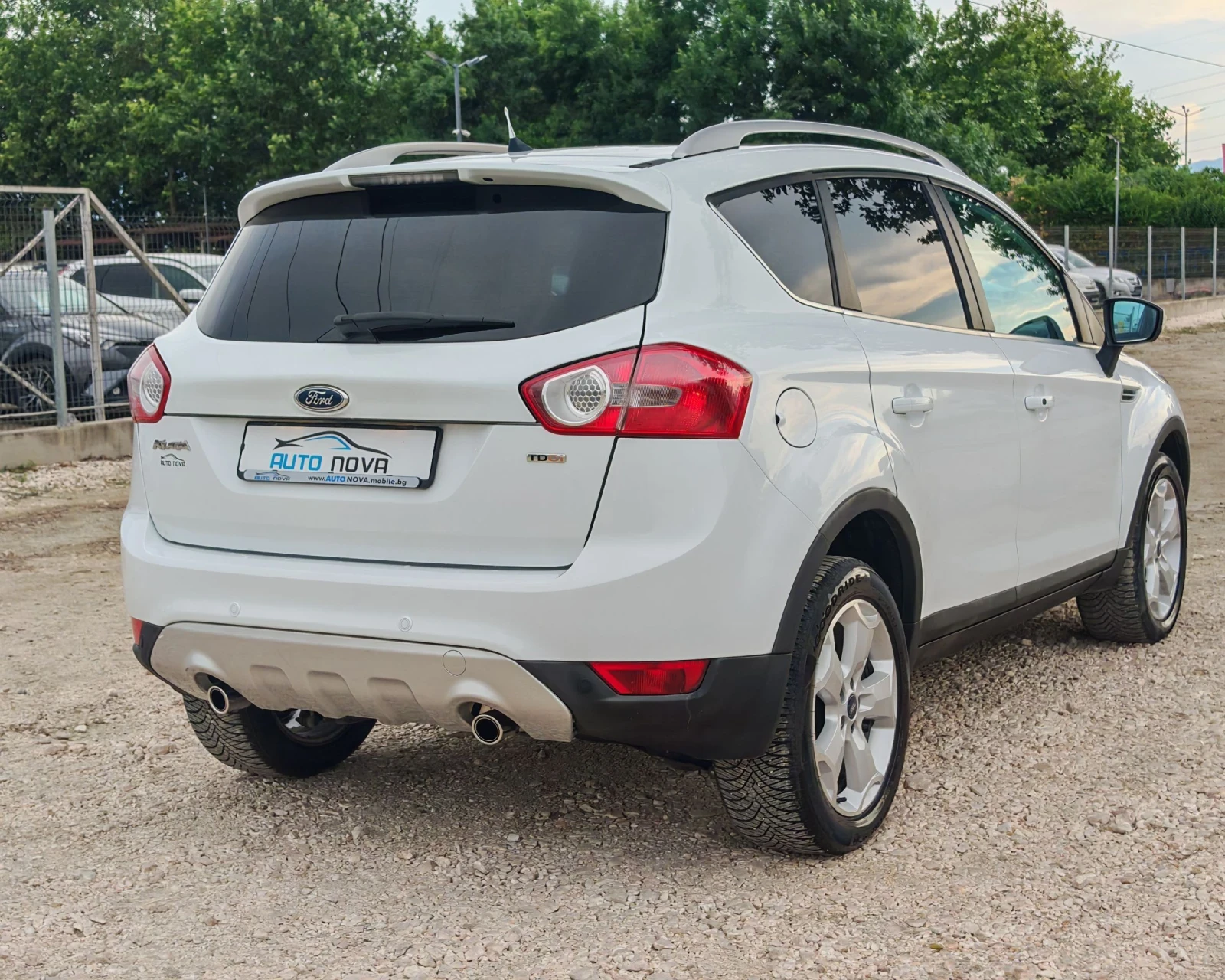 Ford Kuga 2.0 136 К.С ДИЗЕЛ!4X4! ПАНОРАМА! , снимка 5 - Автомобили и джипове - 54874765