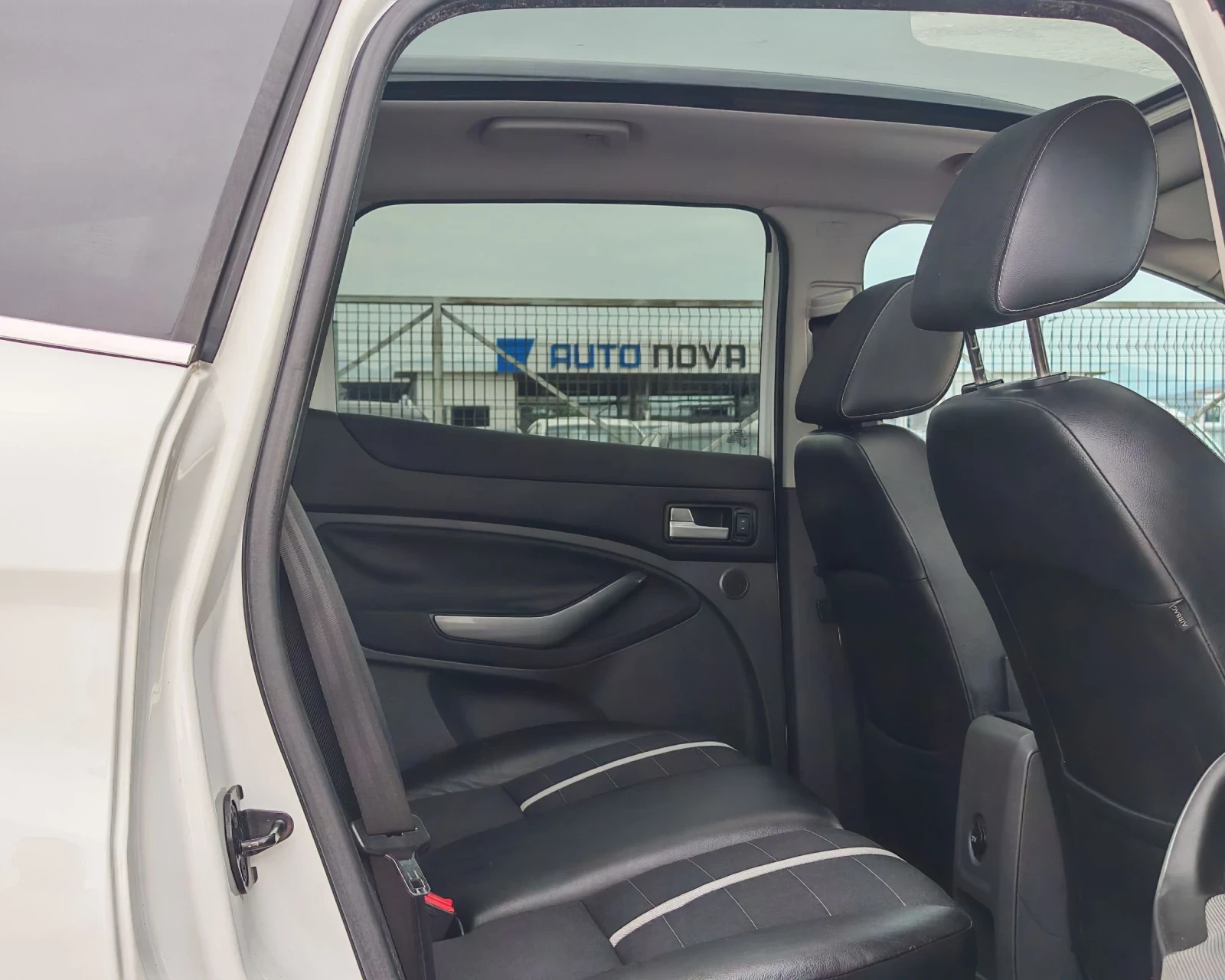 Ford Kuga 2.0 136 К.С ДИЗЕЛ!4X4! ПАНОРАМА! , снимка 12 - Автомобили и джипове - 54874765