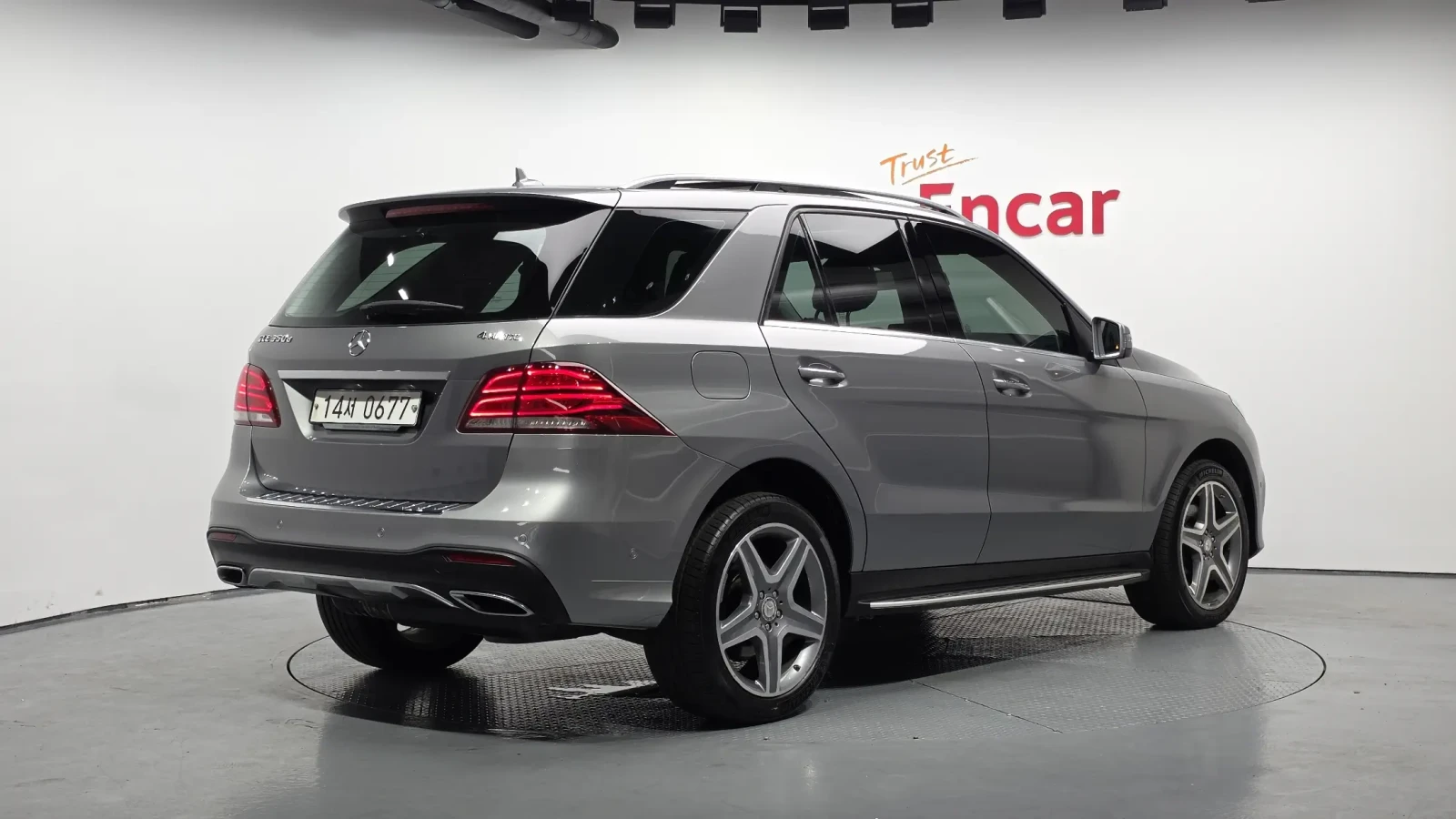 Mercedes-Benz GLE 350 !!ВСИЧКИ ЕКСТРИ ЗА МОДЕЛА!! !ПАНОРАМА! !ПОДГРЕВИ!, снимка 2 - Автомобили и джипове - 54895899