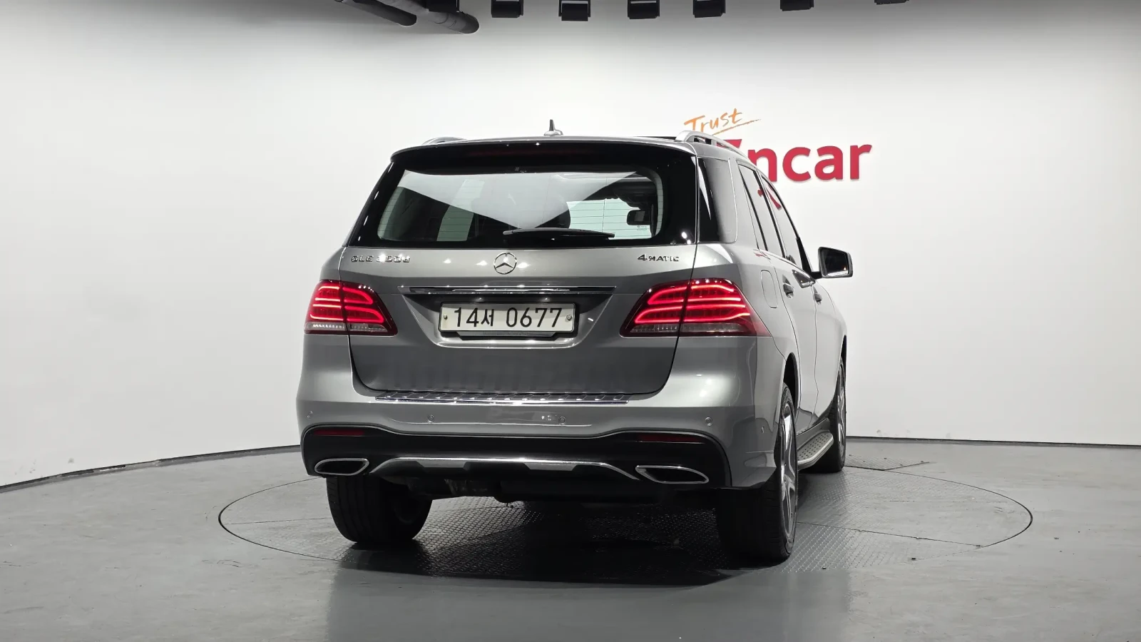 Mercedes-Benz GLE 350 !!ВСИЧКИ ЕКСТРИ ЗА МОДЕЛА!! !ПАНОРАМА! !ПОДГРЕВИ!, снимка 4 - Автомобили и джипове - 54895899