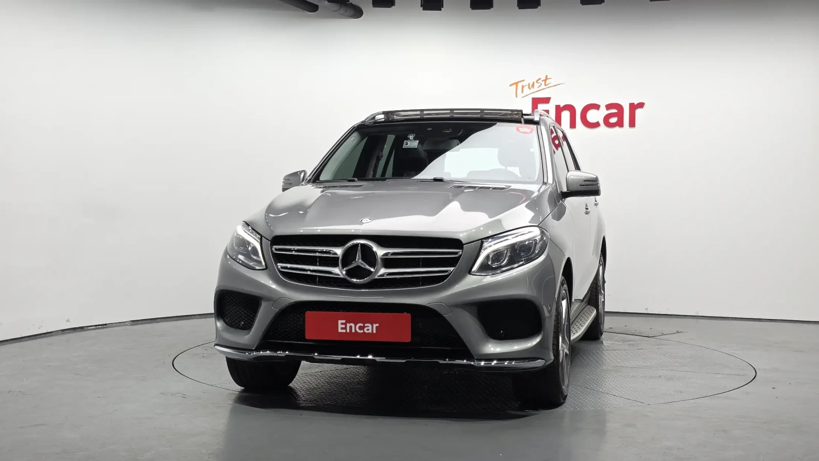 Mercedes-Benz GLE 350 !!ВСИЧКИ ЕКСТРИ ЗА МОДЕЛА!! !ПАНОРАМА! !ПОДГРЕВИ!, снимка 3 - Автомобили и джипове - 54895899