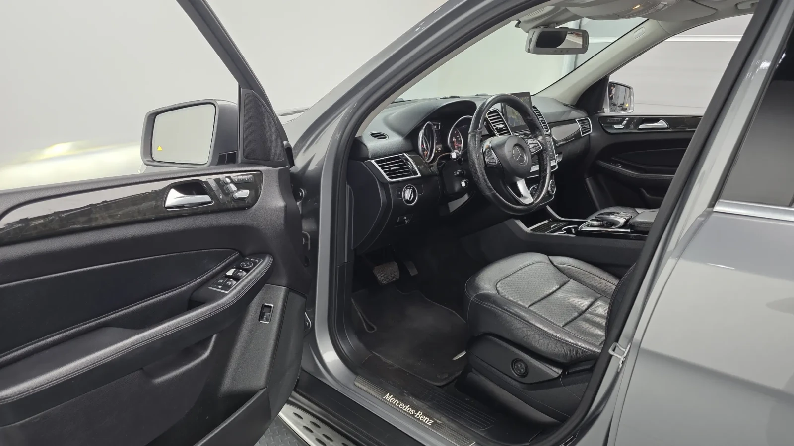 Mercedes-Benz GLE 350 !!ВСИЧКИ ЕКСТРИ ЗА МОДЕЛА!! !ПАНОРАМА! !ПОДГРЕВИ!, снимка 9 - Автомобили и джипове - 54895899