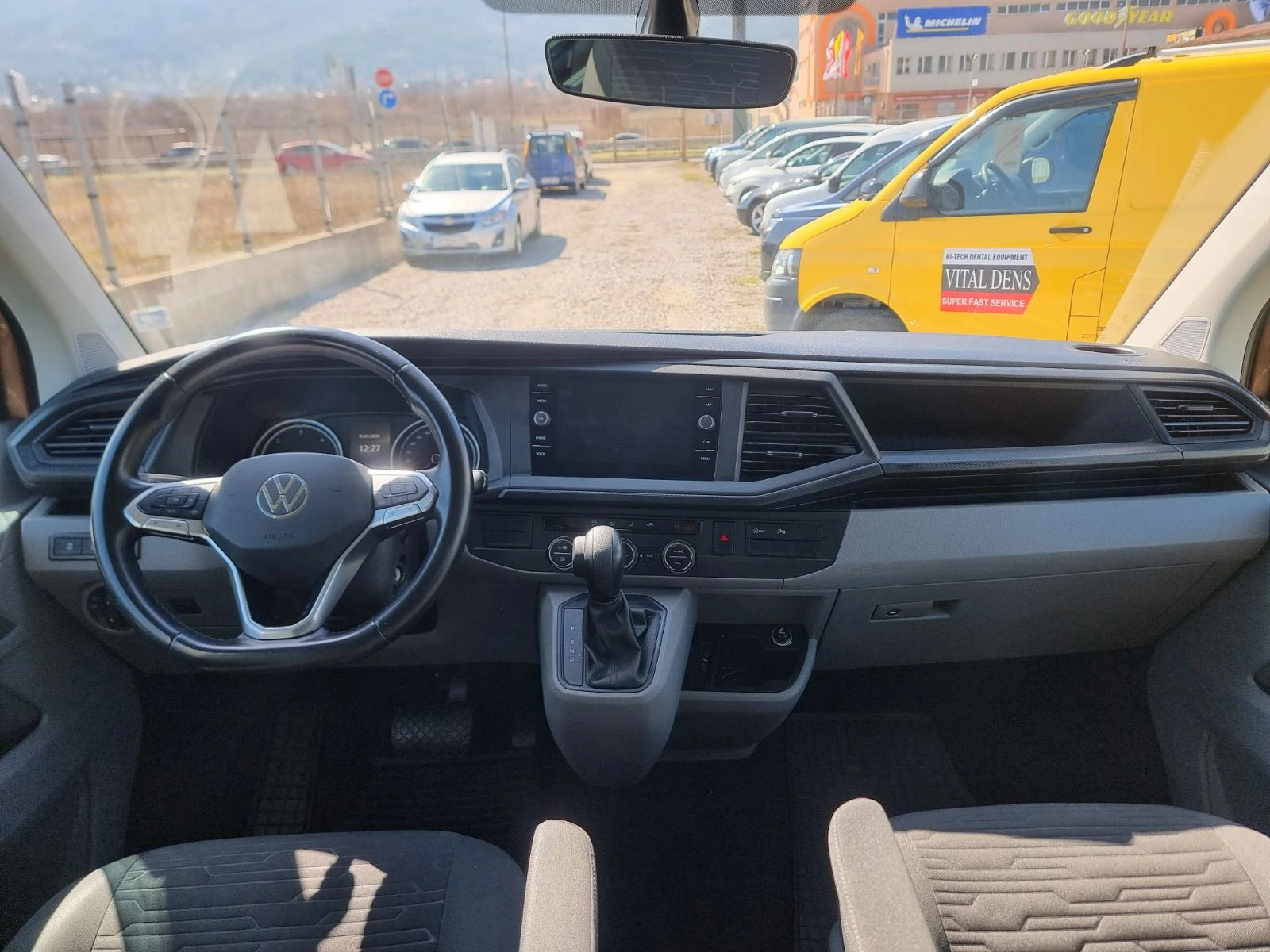 VW Caravelle 2.0TDI 7+ 1 4X4 ЦЕНА С ДДС, снимка 12 - Бусове и автобуси - 53845620