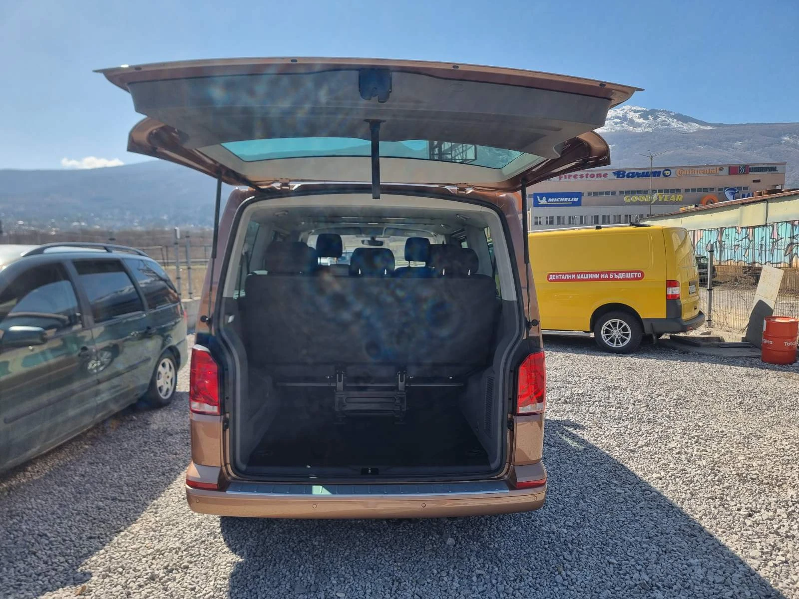 VW Caravelle 2.0TDI 7+ 1 4X4 ЦЕНА С ДДС, снимка 6 - Бусове и автобуси - 53845620