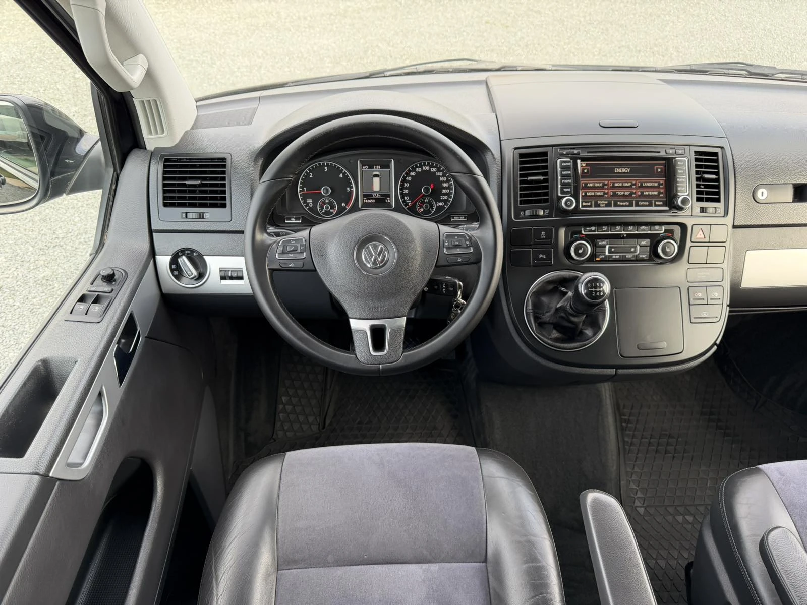 VW Multivan HI LINE XENON LED, снимка 14 - Бусове и автобуси - 54934856