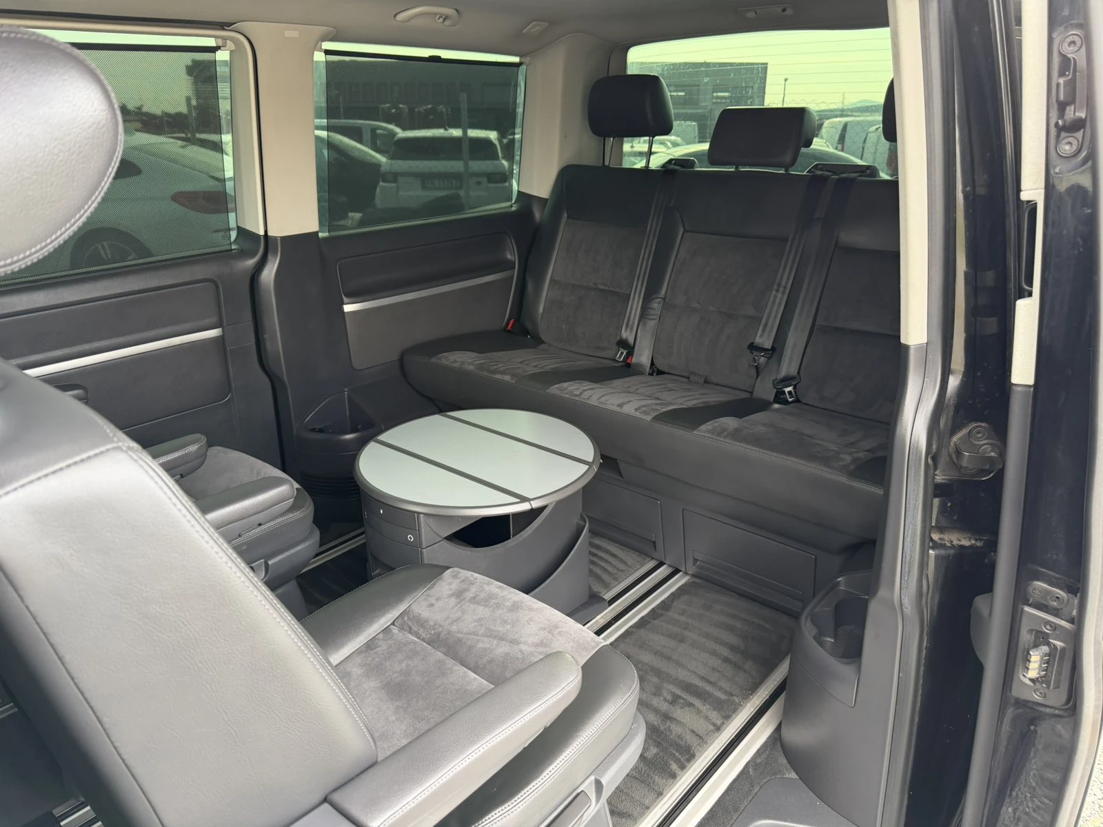 VW Multivan HI LINE XENON LED, снимка 5 - Бусове и автобуси - 54934856